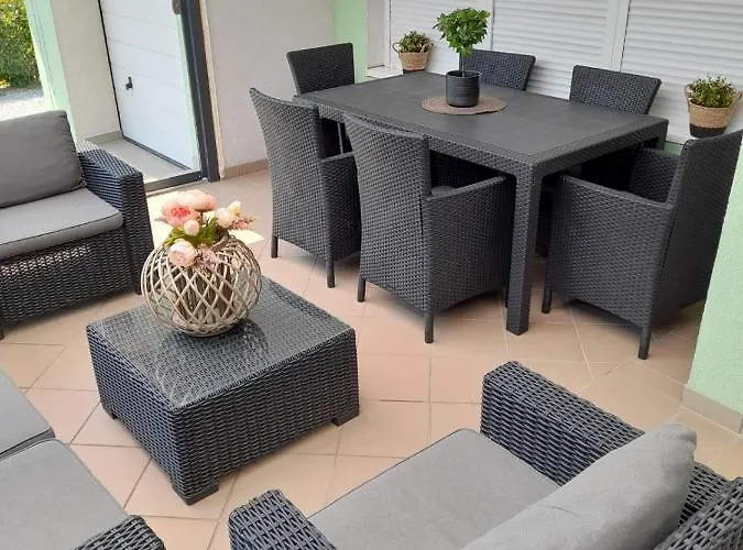 Melania פוניארצוושהג'